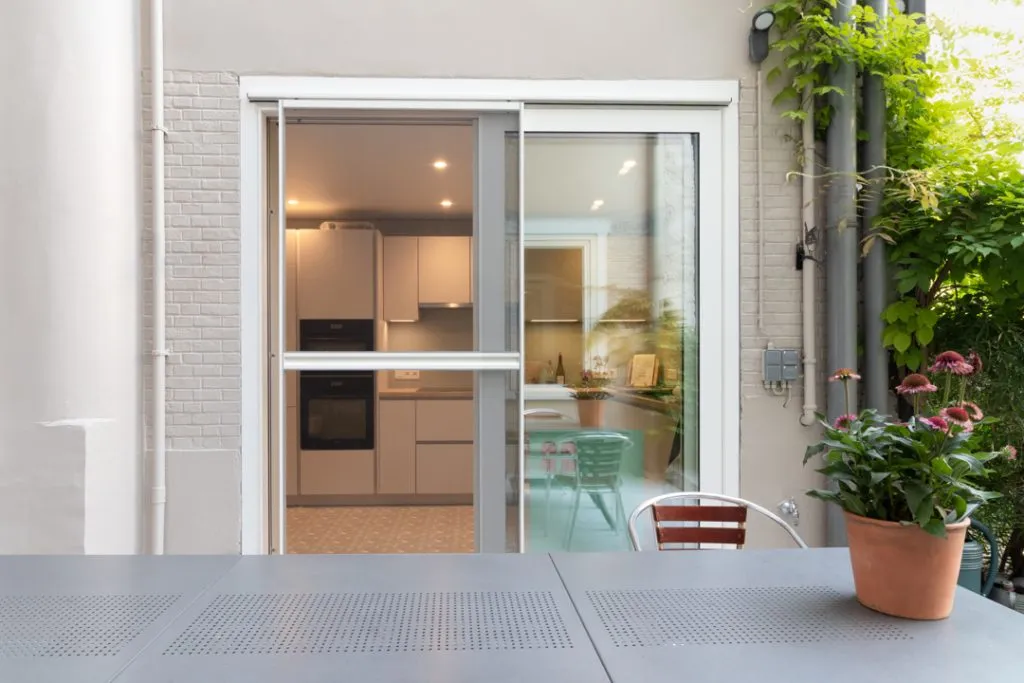 Schuifvliegenraam DP Housing buitenzijde